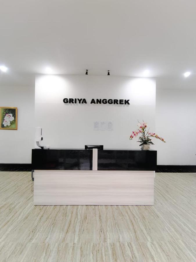 Griya Anggrek Hotel Trenggalek Exterior foto